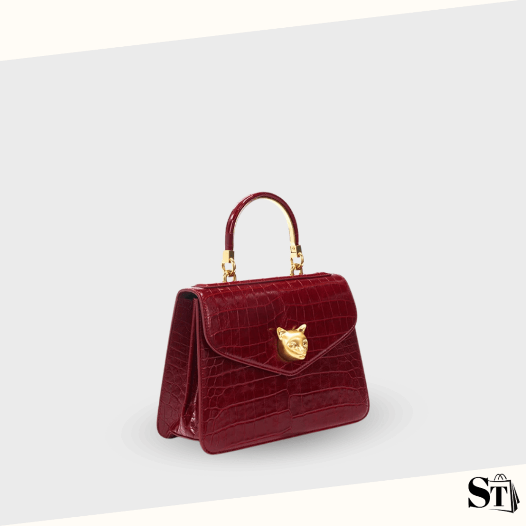 Sac à main de luxe rouge à motif peau de crocodile et détails dorés