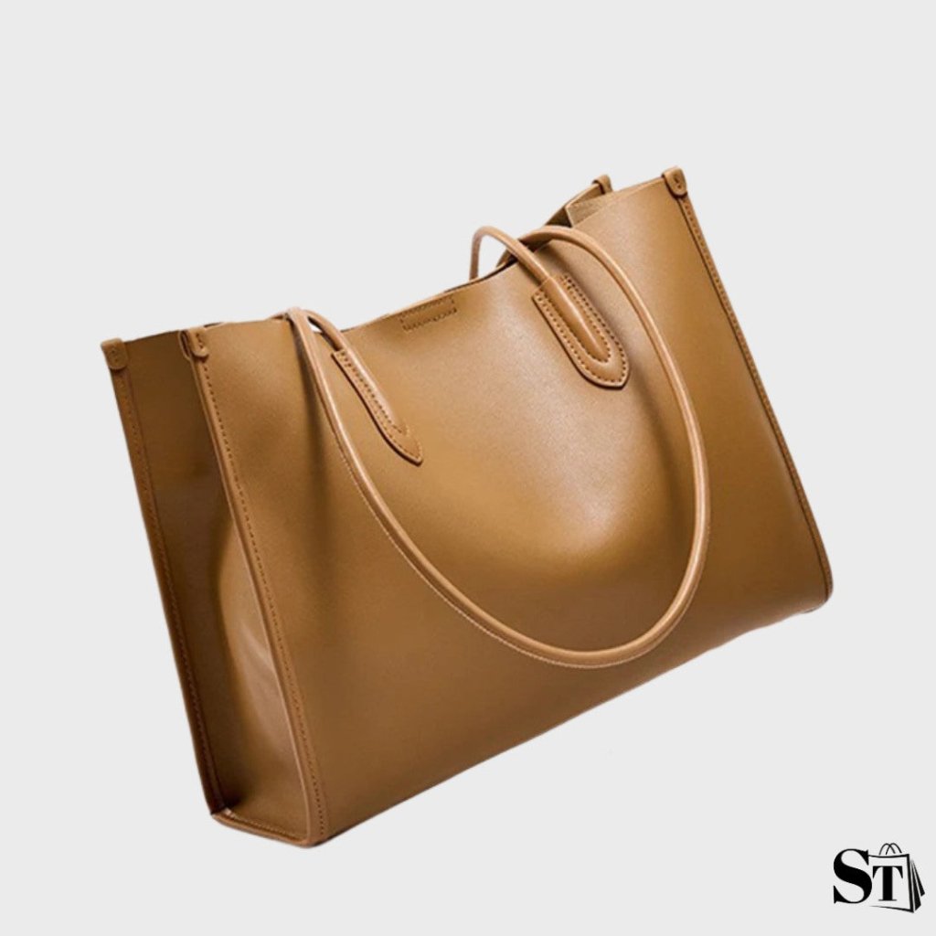 Sac cabas Le Simone en cuir camel vu en angle – silhouette structurée et finitions haut de gamme