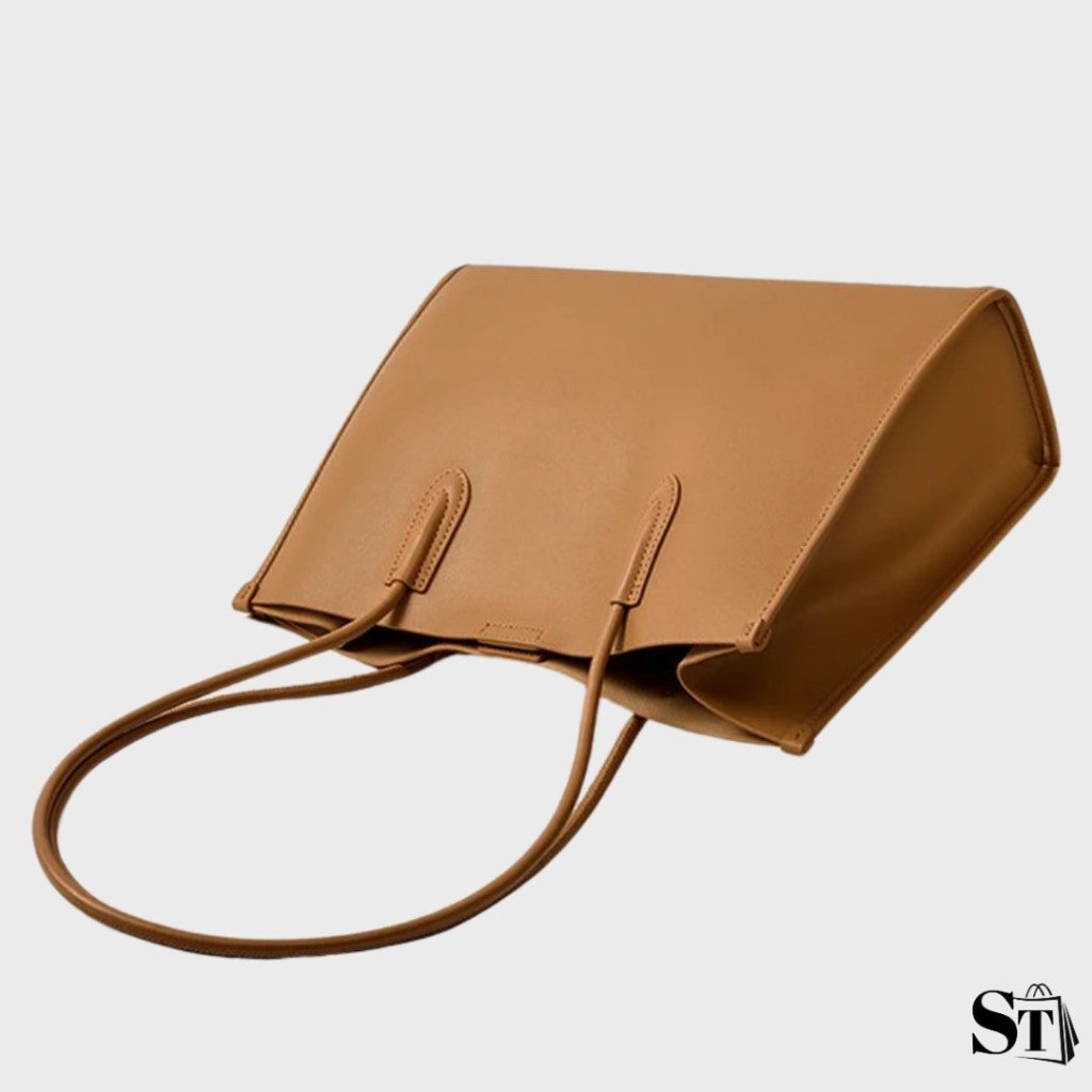 Sac cabas Le Simone en cuir camel vu de dessous – aperçu de la base rigide et anses longues