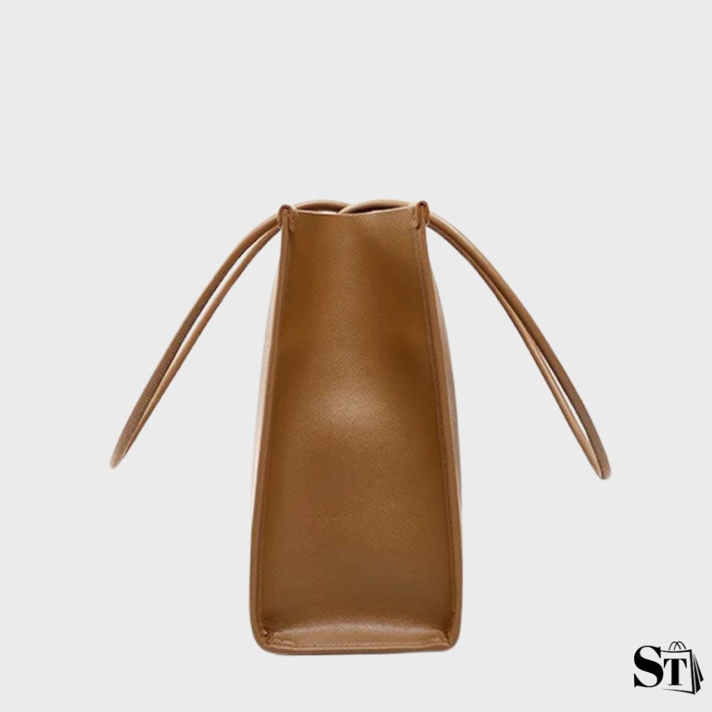 Profil latéral du sac Le Simone en cuir camel – design structuré avec anses longues