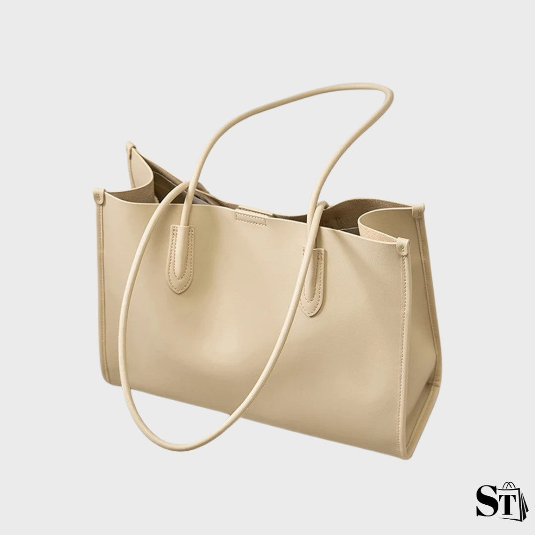 Sac cabas Le Simone en cuir beige vu en angle – poignées longues et design structuré