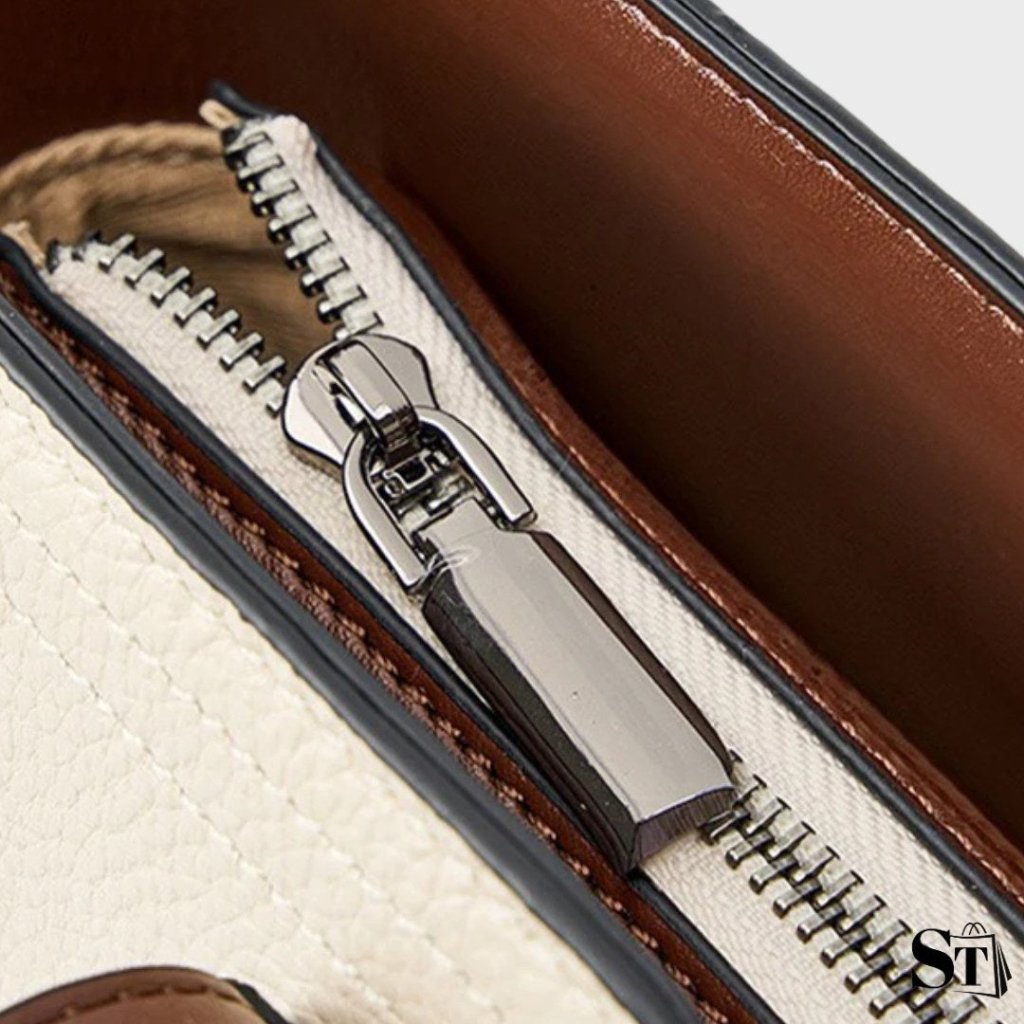 Zoom sur la fermeture éclair argentée du sac cabas Le Solène avec finition soignée.