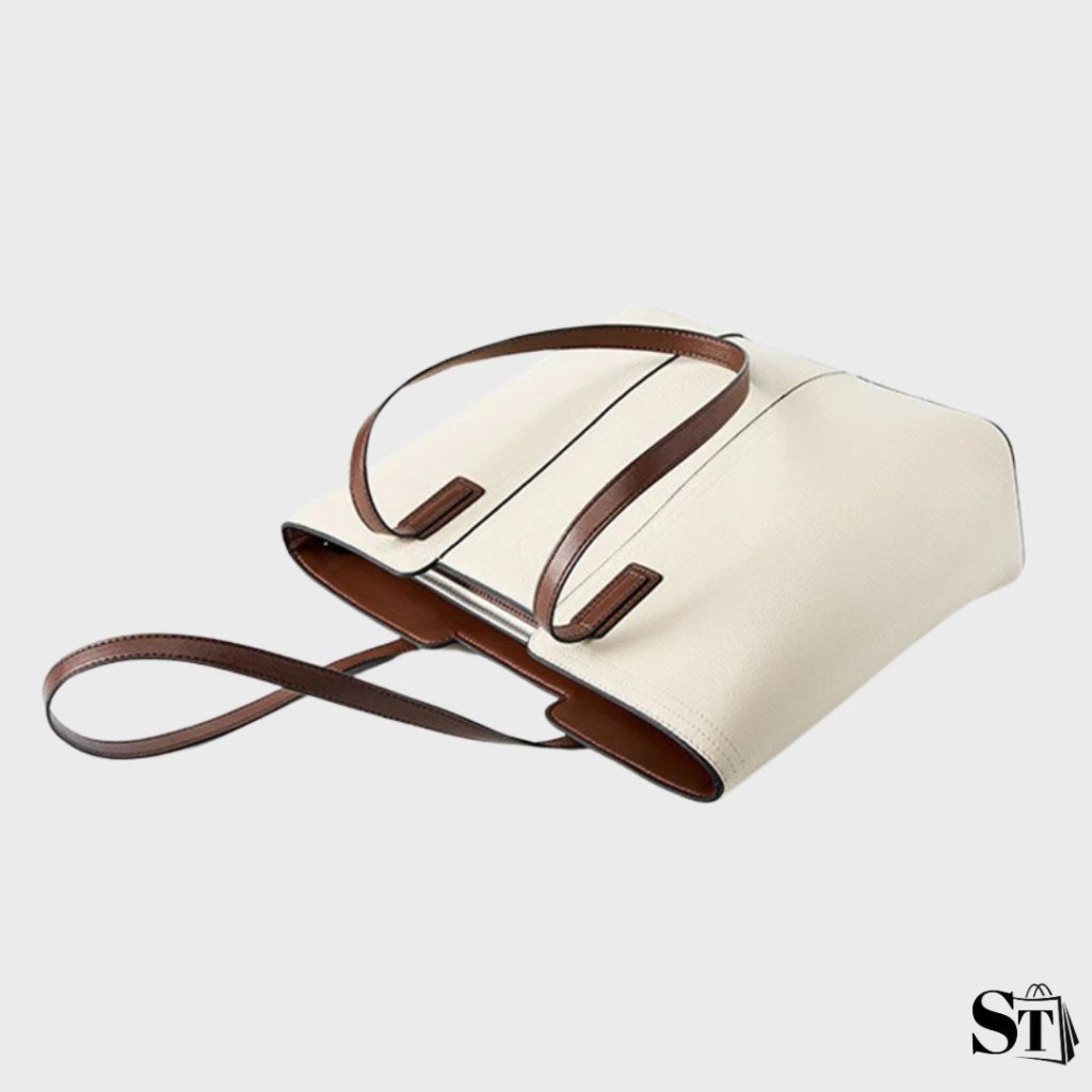 Vue de dessus du sac cabas Le Solène en cuir blanc cassé, avec anses marron croisées.