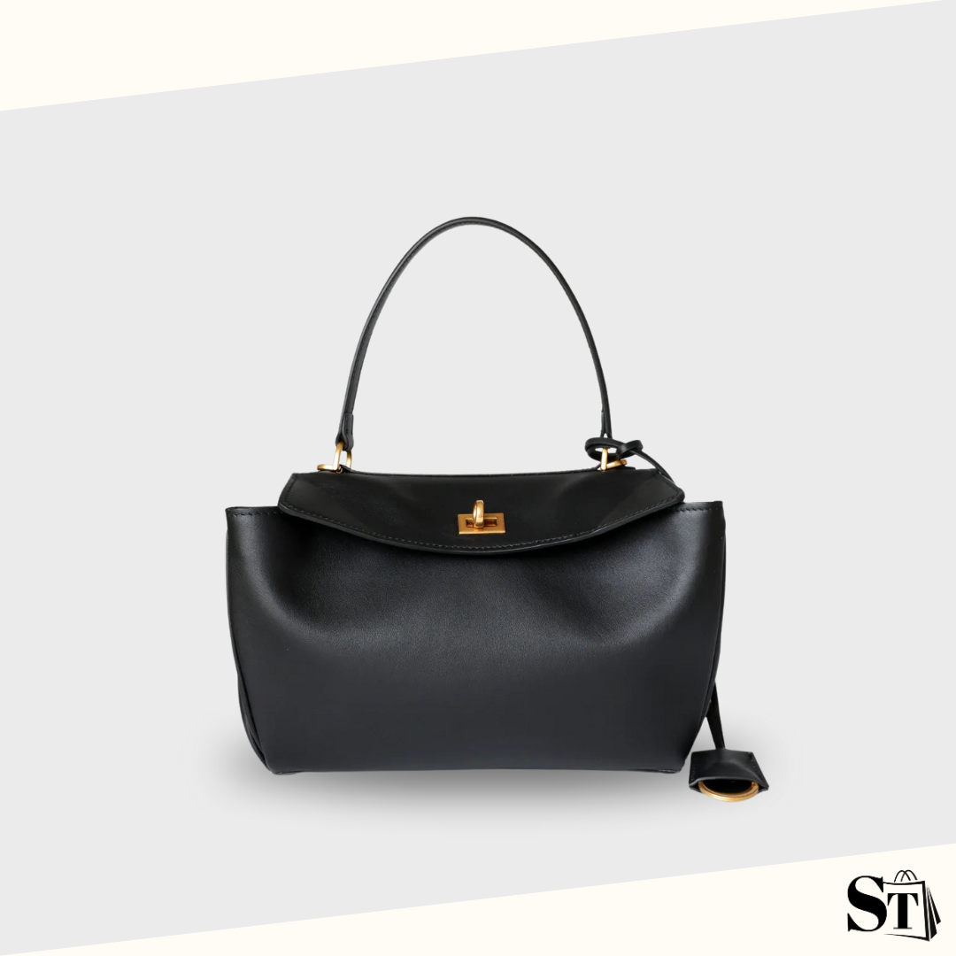 sac à main pour femme en cuir noir avec fermeture dorée vu de face