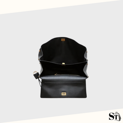 sac à main pour femme en cuir noir vu de haut pour montrer l'intérieur du sac