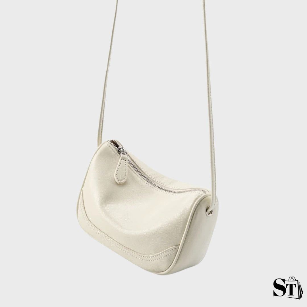 Petit sac à bandoulière Cocon en cuir blanc – vue suspendue type porté, élégant et compact